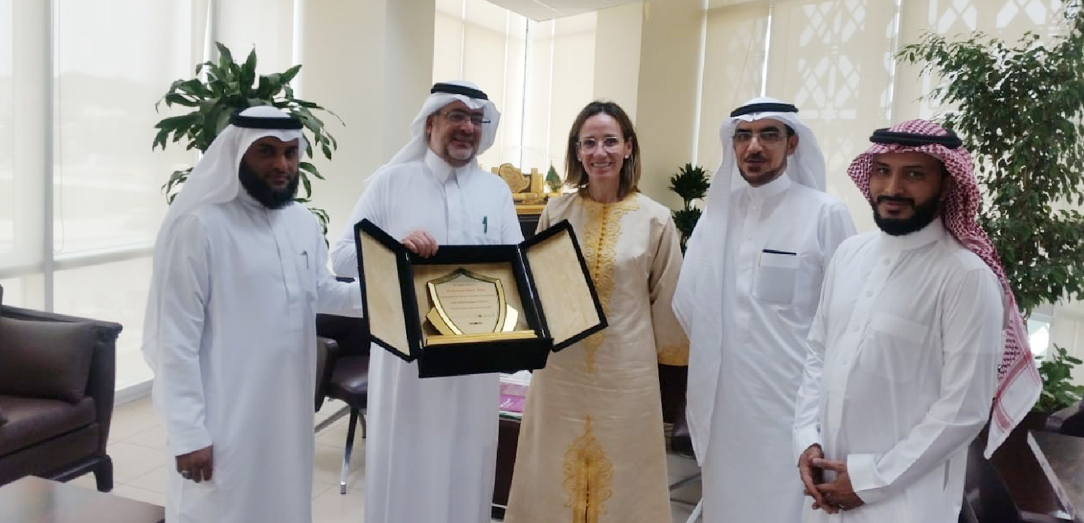The Undersecretary of Ministry of Environment, Water, & Agriculture Eng. Ahmed Al-Eyada honors Dr.  Victoria Alday-Sanz